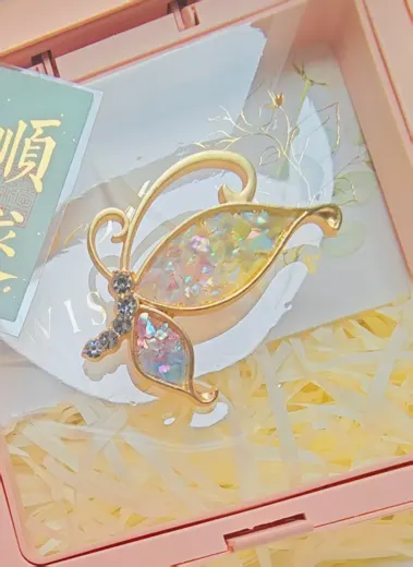 蝴蝶胸针