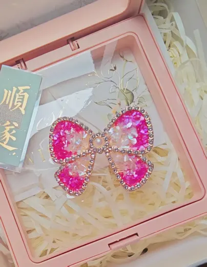 蝴蝶结胸针