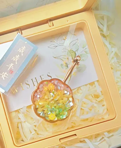 团扇胸针